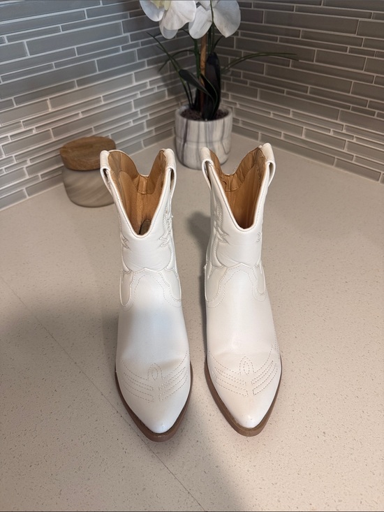 Soda Shoes - Soda White Western-Style Pointed Ankle Boots